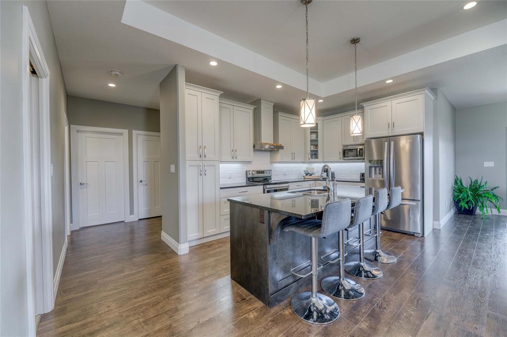 113 LIZUCHA Drive, Sarnia, Ontario, Canada