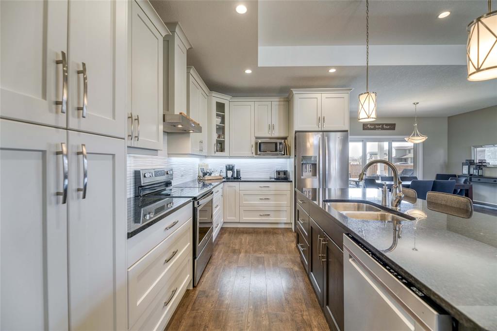 113 LIZUCHA Drive, Sarnia, Ontario, Canada