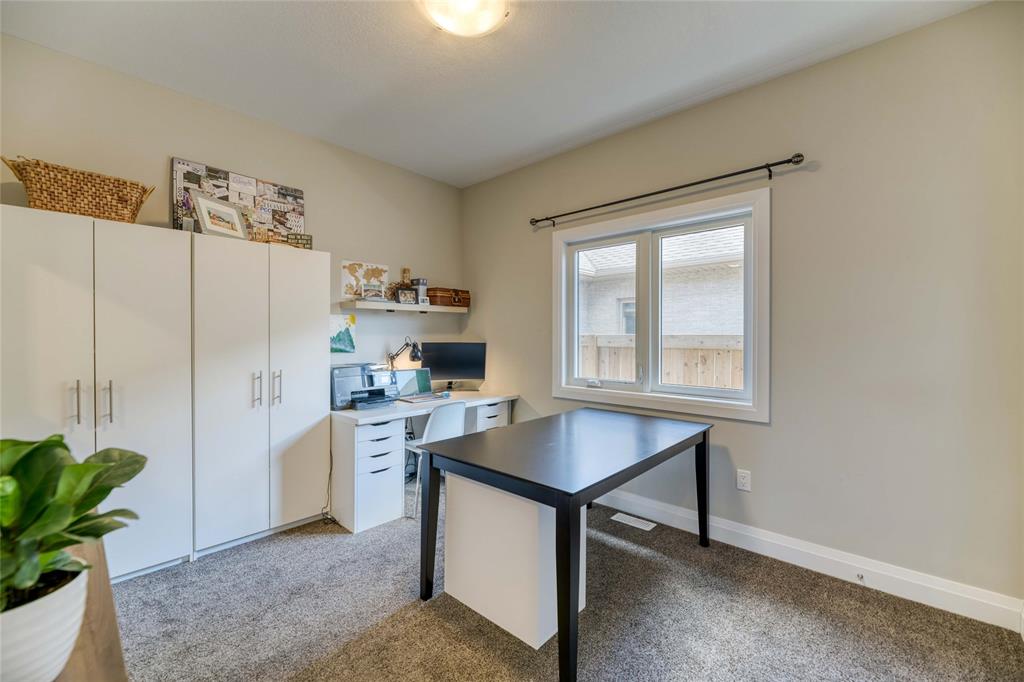 113 LIZUCHA Drive, Sarnia, Ontario, Canada