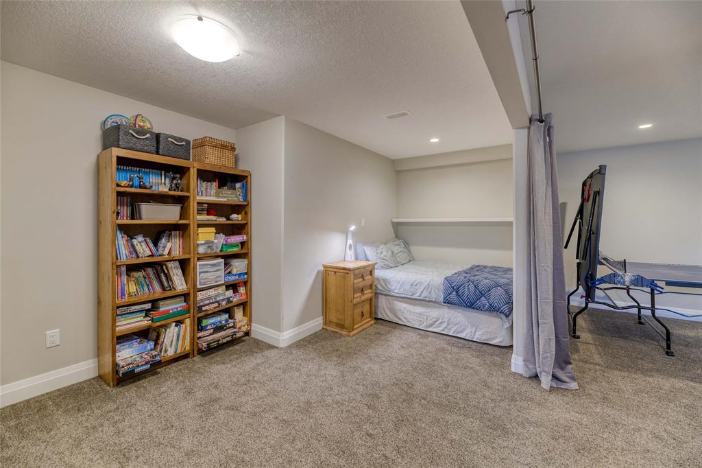 113 LIZUCHA Drive, Sarnia, Ontario, Canada