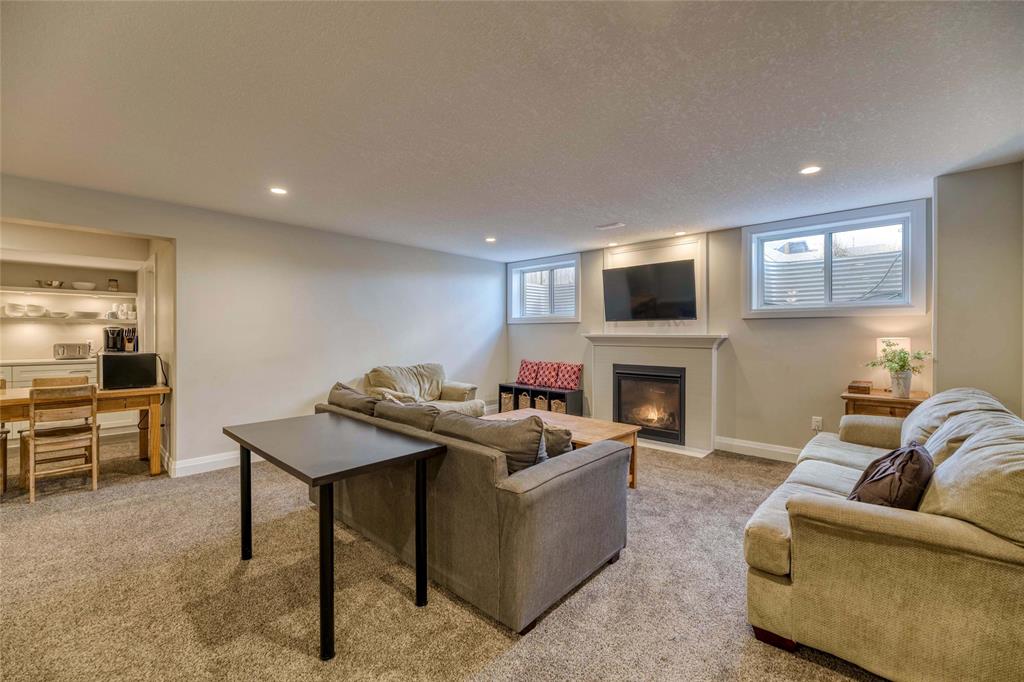 113 LIZUCHA Drive, Sarnia, Ontario, Canada