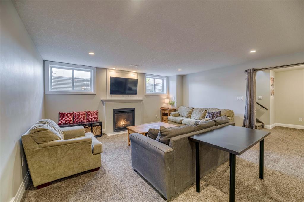 113 LIZUCHA Drive, Sarnia, Ontario, Canada