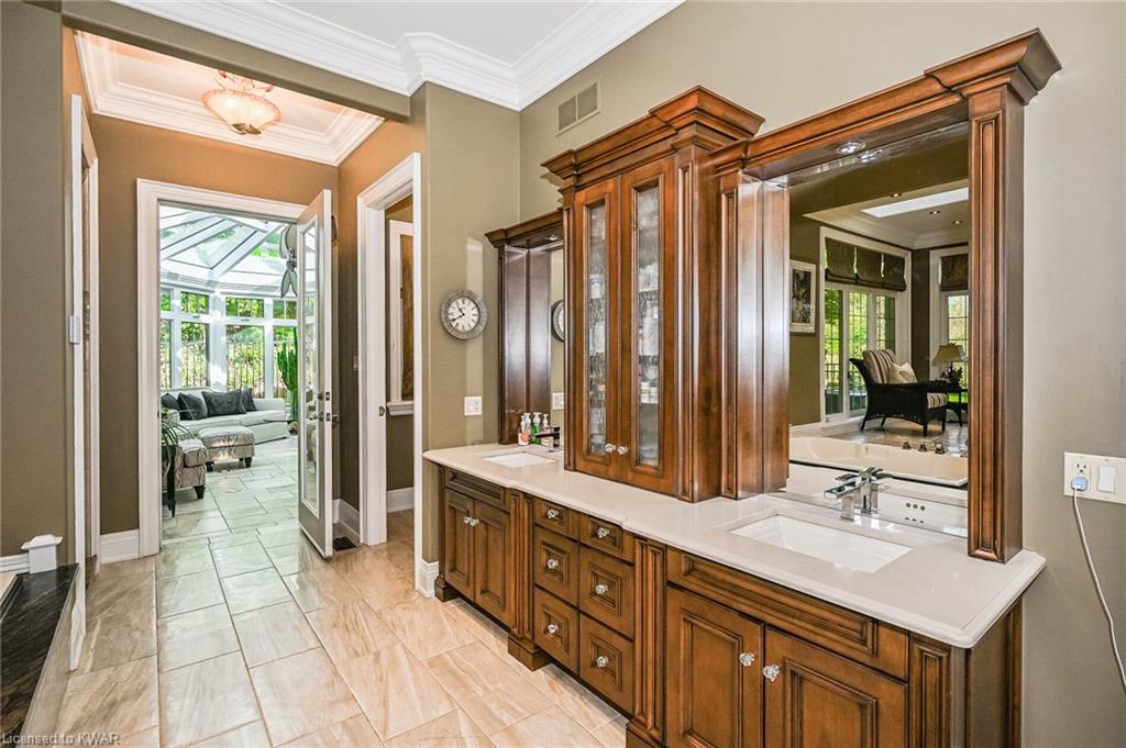 2082 HIDDEN VALLEY Crescent, Kitchener Ontario, Canada