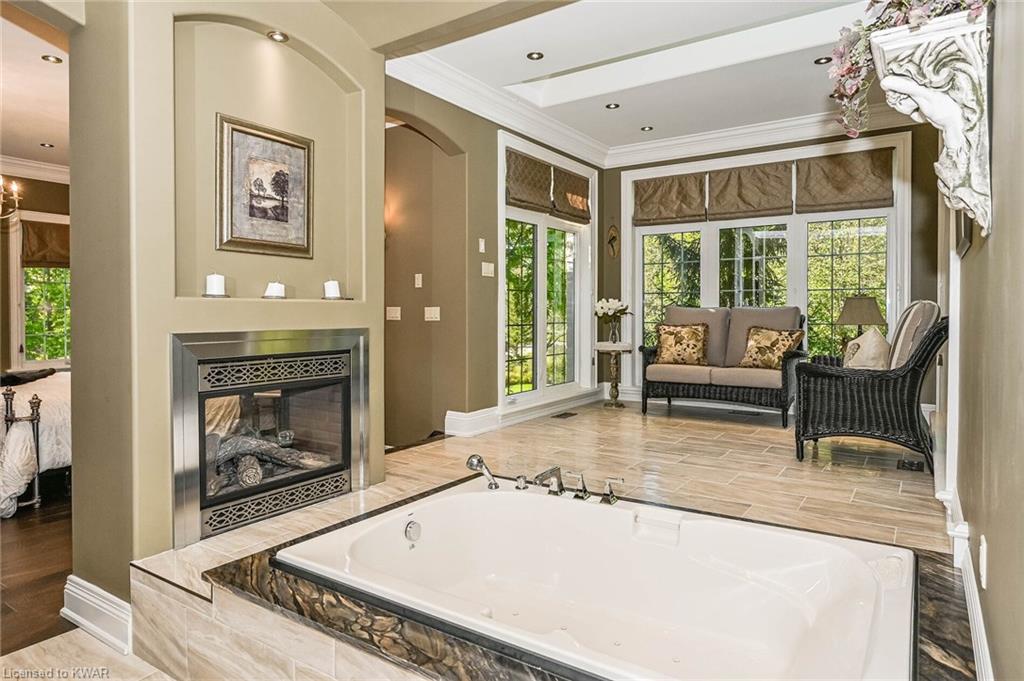 2082 HIDDEN VALLEY Crescent, Kitchener Ontario, Canada