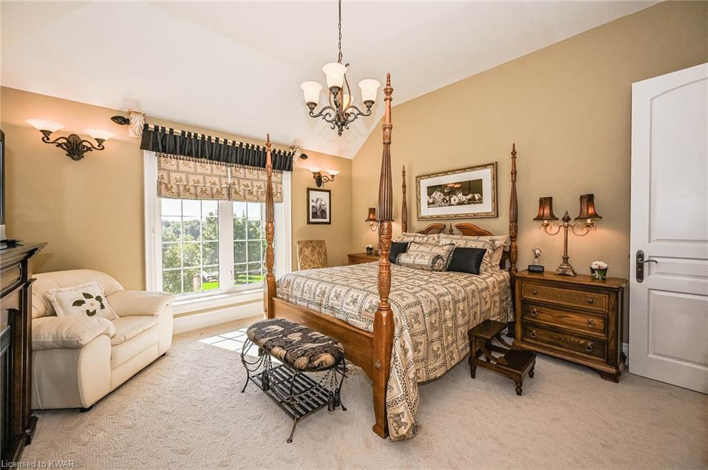 2082 HIDDEN VALLEY Crescent, Kitchener Ontario, Canada