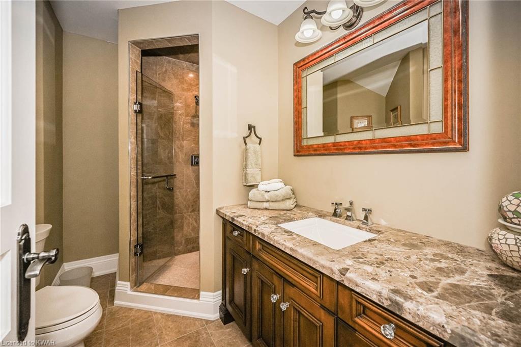 2082 HIDDEN VALLEY Crescent, Kitchener Ontario, Canada