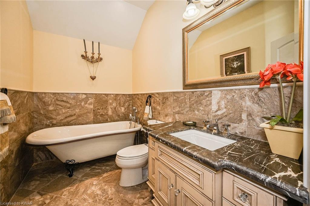 2082 HIDDEN VALLEY Crescent, Kitchener Ontario, Canada