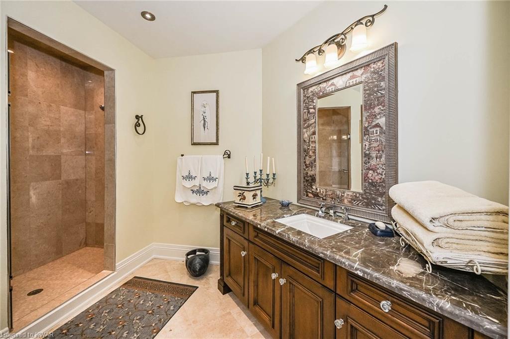 2082 HIDDEN VALLEY Crescent, Kitchener Ontario, Canada