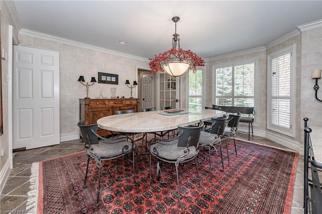 585 EASTGATE Walk, Waterloo, Ontario, Canada