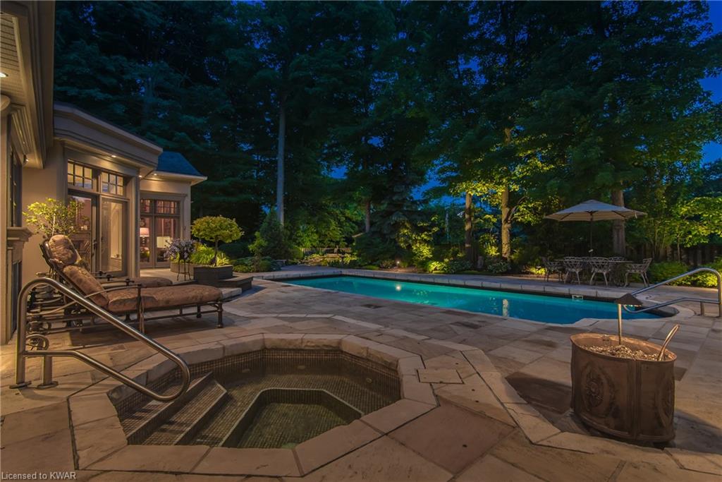 585 EASTGATE Walk, Waterloo, Ontario, Canada