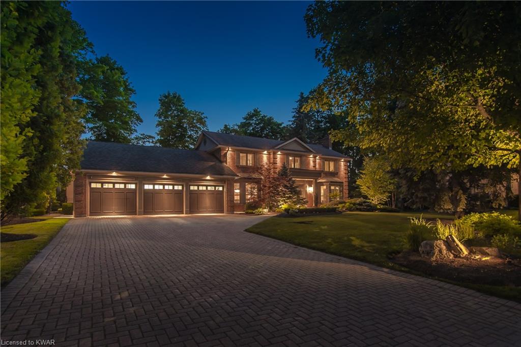 585 EASTGATE Walk, Waterloo, Ontario, Canada