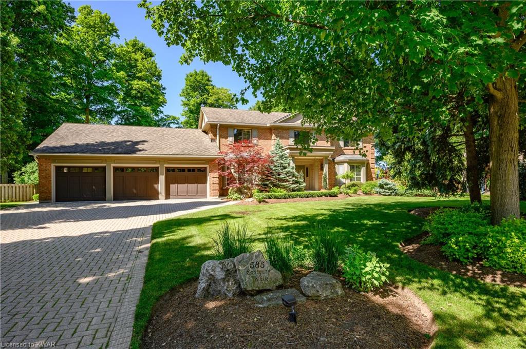585 EASTGATE Walk, Waterloo, Ontario, Canada