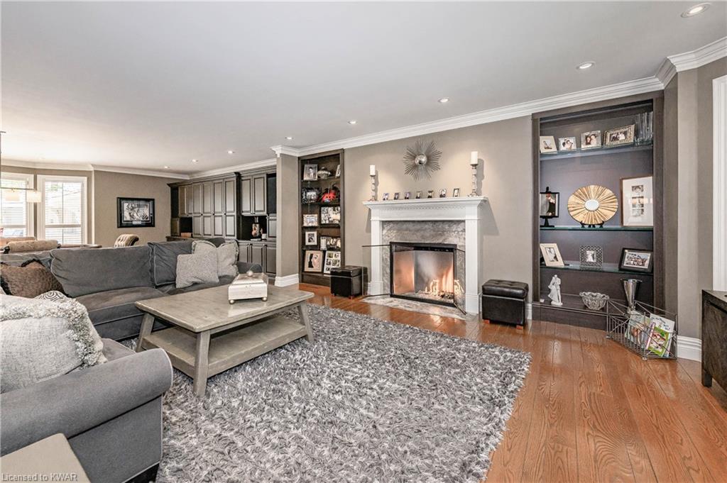 585 EASTGATE Walk, Waterloo, Ontario, Canada