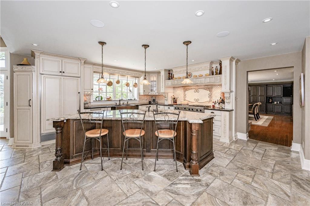 585 EASTGATE Walk, Waterloo, Ontario, Canada
