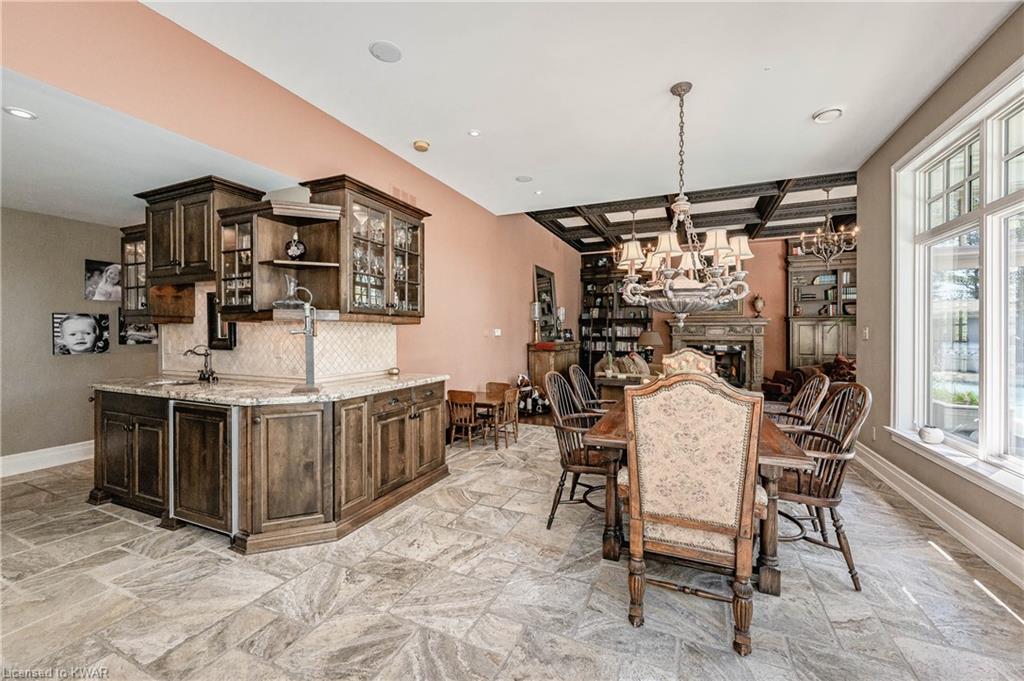 585 EASTGATE Walk, Waterloo, Ontario, Canada