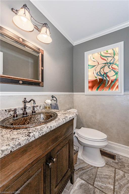 585 EASTGATE Walk, Waterloo, Ontario, Canada