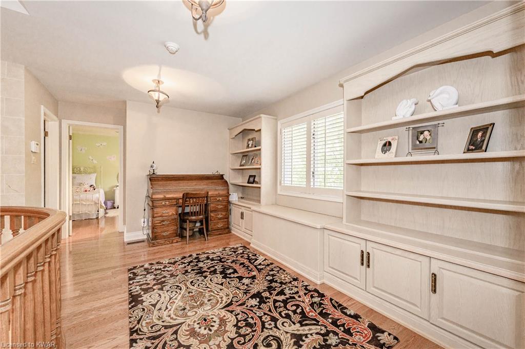 585 EASTGATE Walk, Waterloo, Ontario, Canada