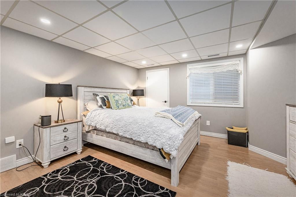 585 EASTGATE Walk, Waterloo, Ontario, Canada