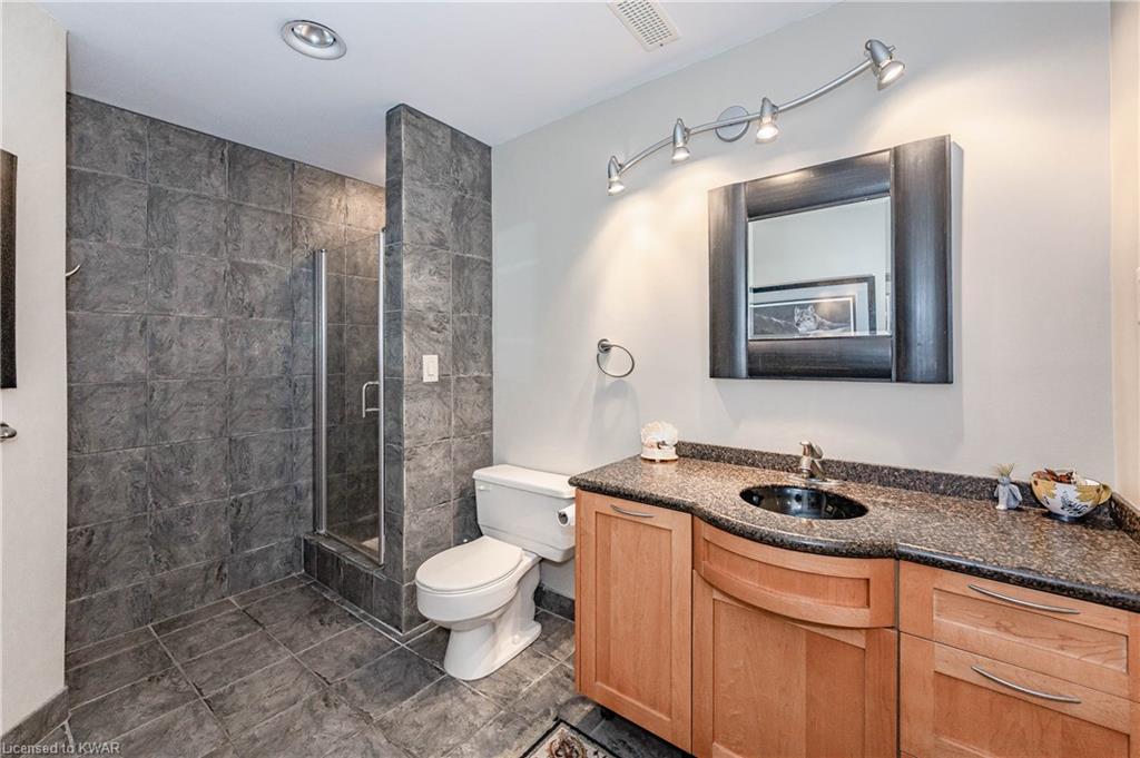 585 EASTGATE Walk, Waterloo, Ontario, Canada