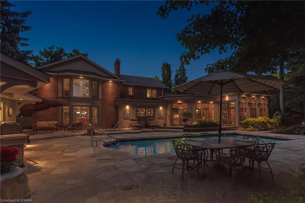 585 EASTGATE Walk, Waterloo, Ontario, Canada