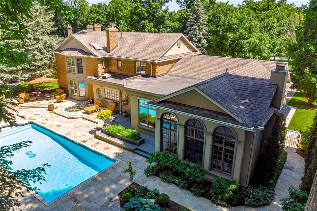 585 EASTGATE Walk, Waterloo, Ontario, Canada