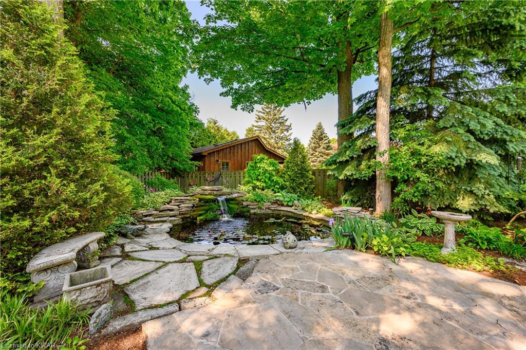 585 EASTGATE Walk, Waterloo, Ontario, Canada