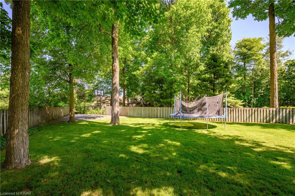 585 EASTGATE Walk, Waterloo, Ontario, Canada