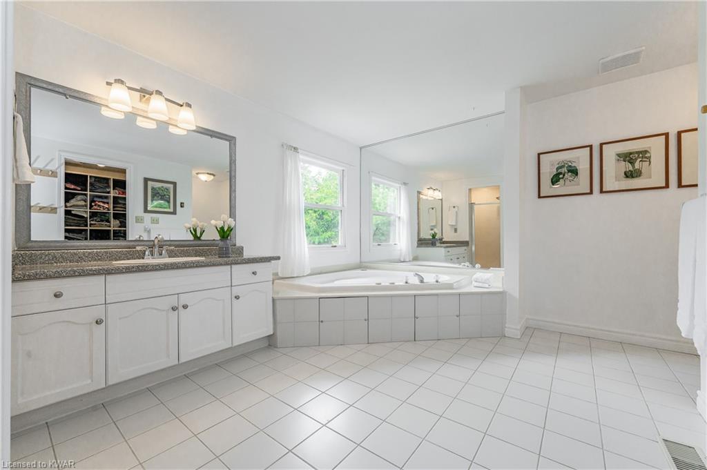 166 LENNOX Crescent, Kitchener, Ontario, Canada