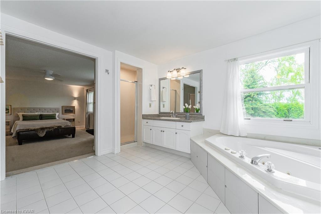 166 LENNOX Crescent, Kitchener, Ontario, Canada