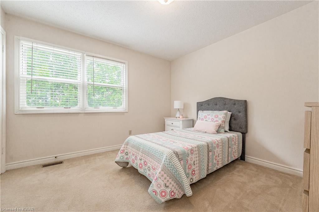 166 LENNOX Crescent, Kitchener, Ontario, Canada