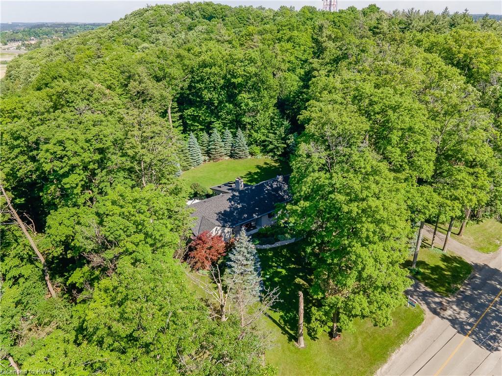 390 PINNACLE Drive, Kitchener, Ontario, Canada
