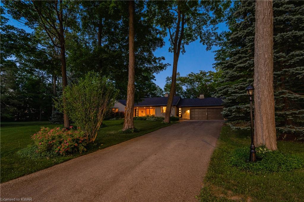 390 PINNACLE Drive, Kitchener, Ontario, Canada