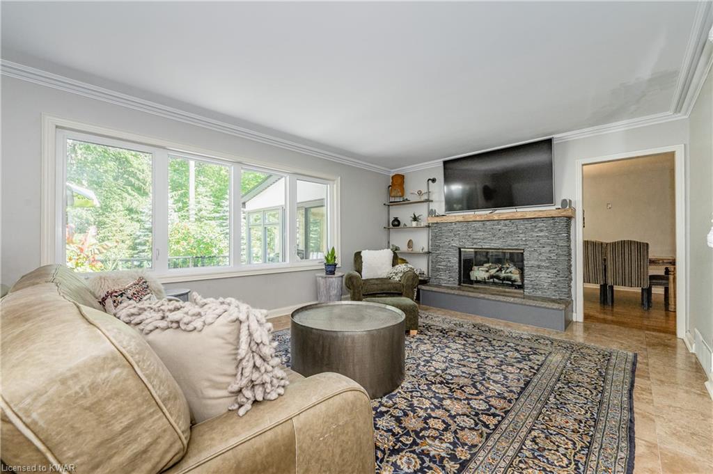 390 PINNACLE Drive, Kitchener, Ontario, Canada