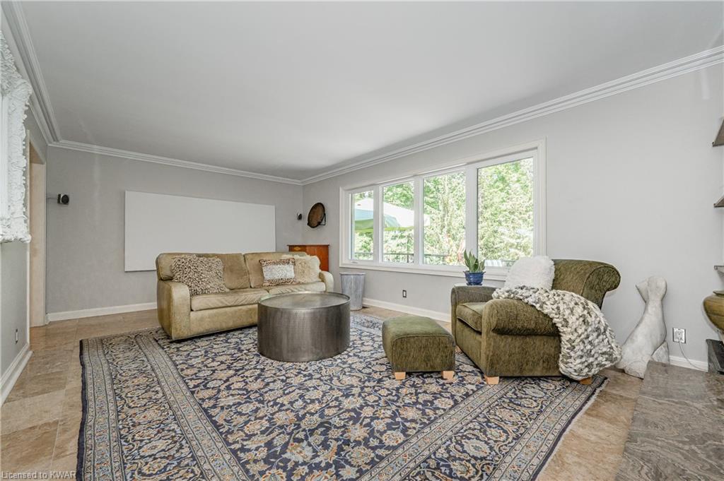 390 PINNACLE Drive, Kitchener, Ontario, Canada