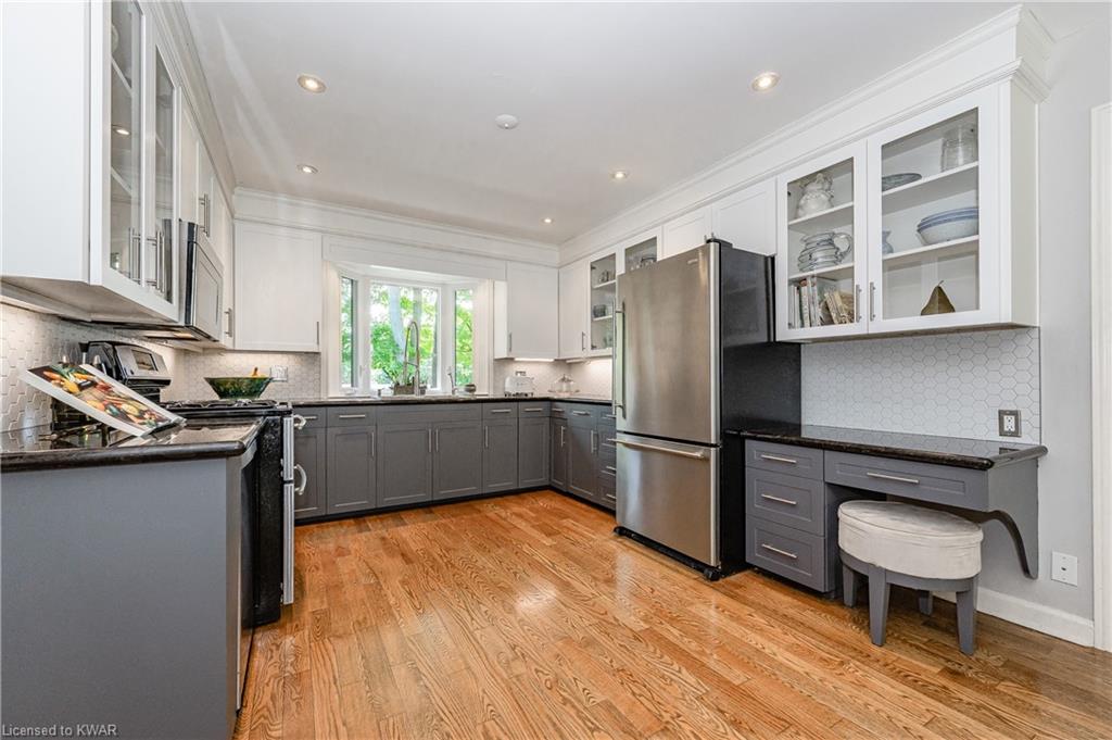 390 PINNACLE Drive, Kitchener, Ontario, Canada