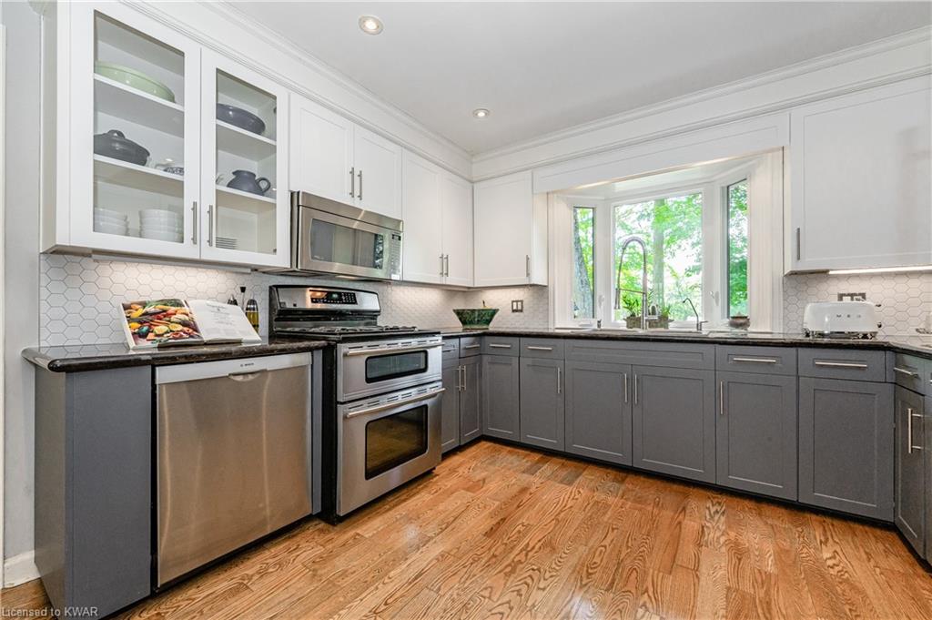390 PINNACLE Drive, Kitchener, Ontario, Canada