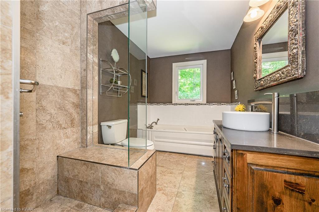 390 PINNACLE Drive, Kitchener, Ontario, Canada
