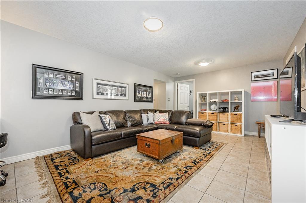 390 PINNACLE Drive, Kitchener, Ontario, Canada