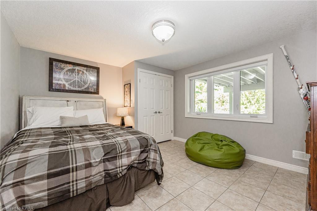 390 PINNACLE Drive, Kitchener, Ontario, Canada