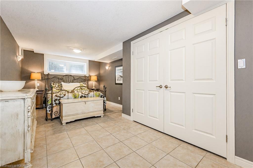 390 PINNACLE Drive, Kitchener, Ontario, Canada