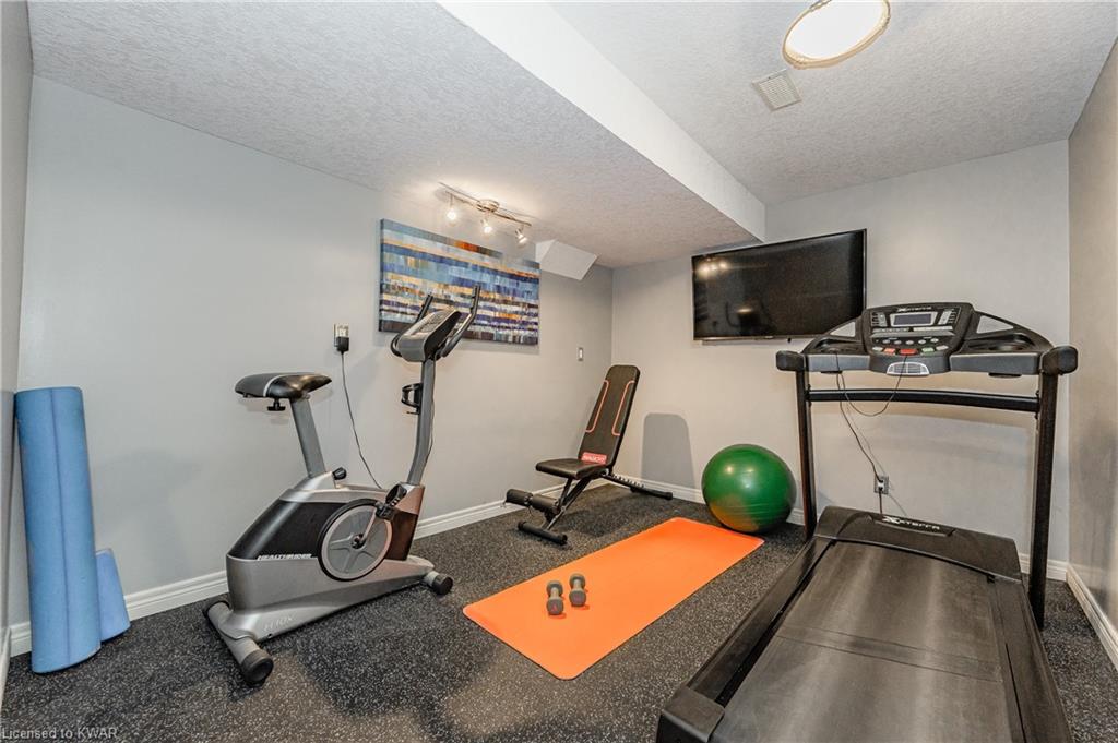 390 PINNACLE Drive, Kitchener, Ontario, Canada