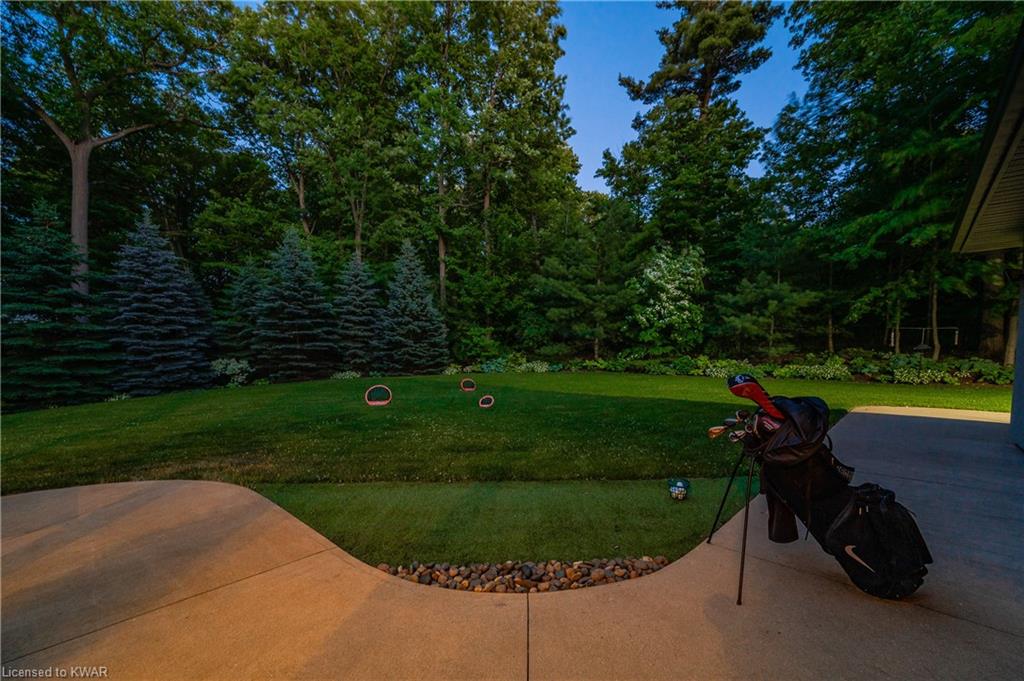 390 PINNACLE Drive, Kitchener, Ontario, Canada