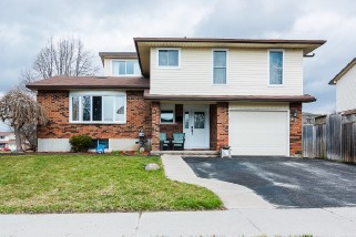 27 BONNY LANE, Kingston Ontario, Canada