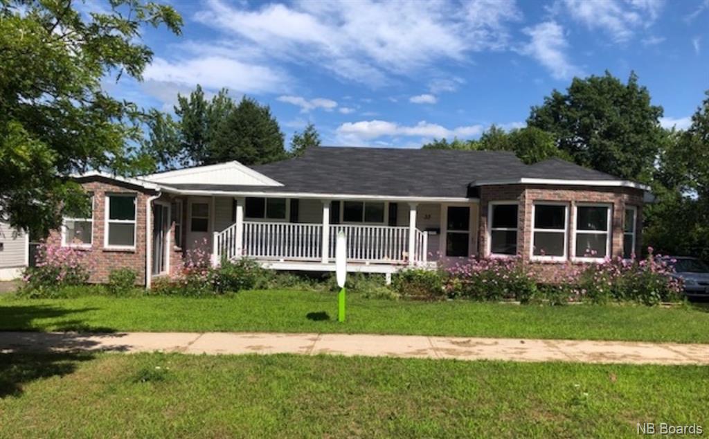 35 Cambridge Crescent, Fredericton New Brunswick, Canada