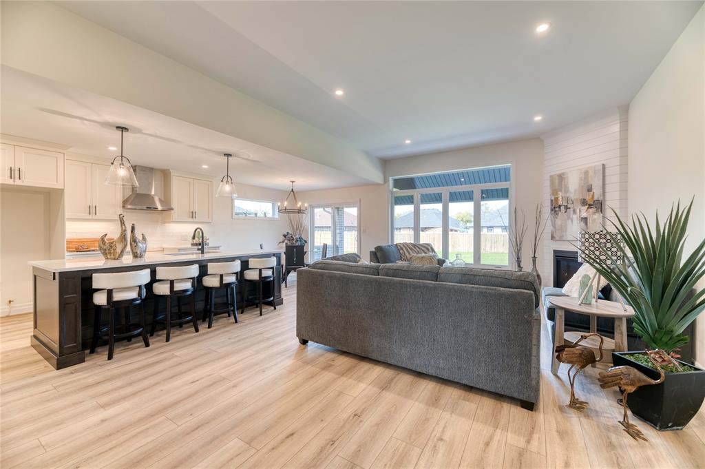 6803 GRIFFIN Drive, Plympton-Wyoming, Ontario, Canada