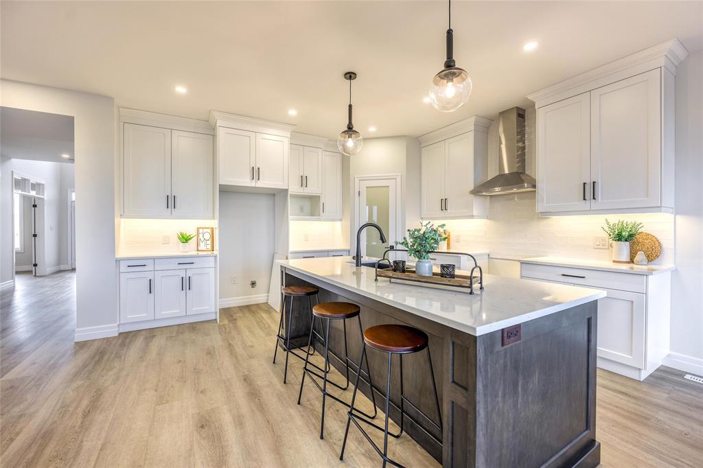 628 SWEETBAY Crescent, Sarnia, Ontario, Canada
