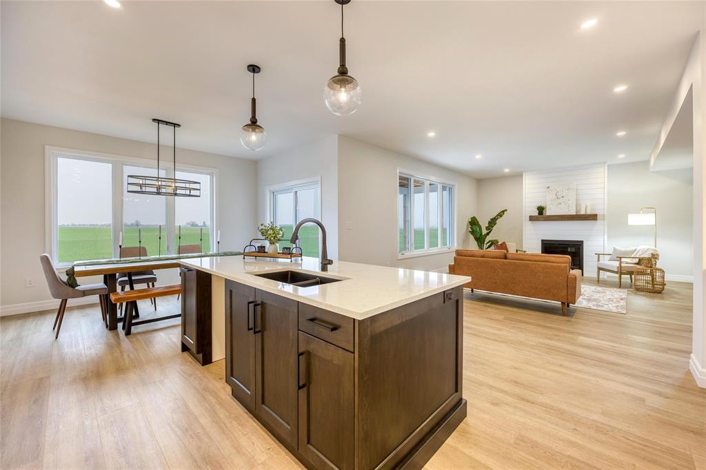 628 SWEETBAY Crescent, Sarnia, Ontario, Canada