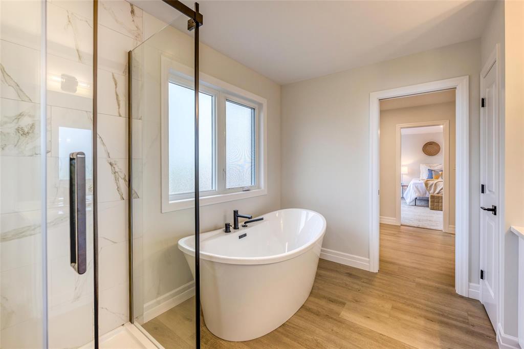 628 SWEETBAY Crescent, Sarnia, Ontario, Canada