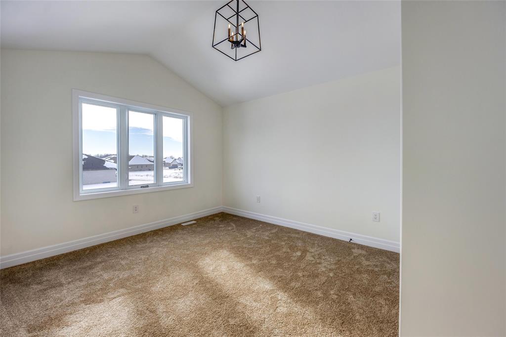 628 SWEETBAY Crescent, Sarnia, Ontario, Canada