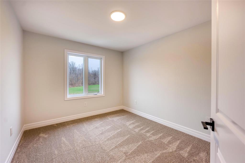628 SWEETBAY Crescent, Sarnia, Ontario, Canada